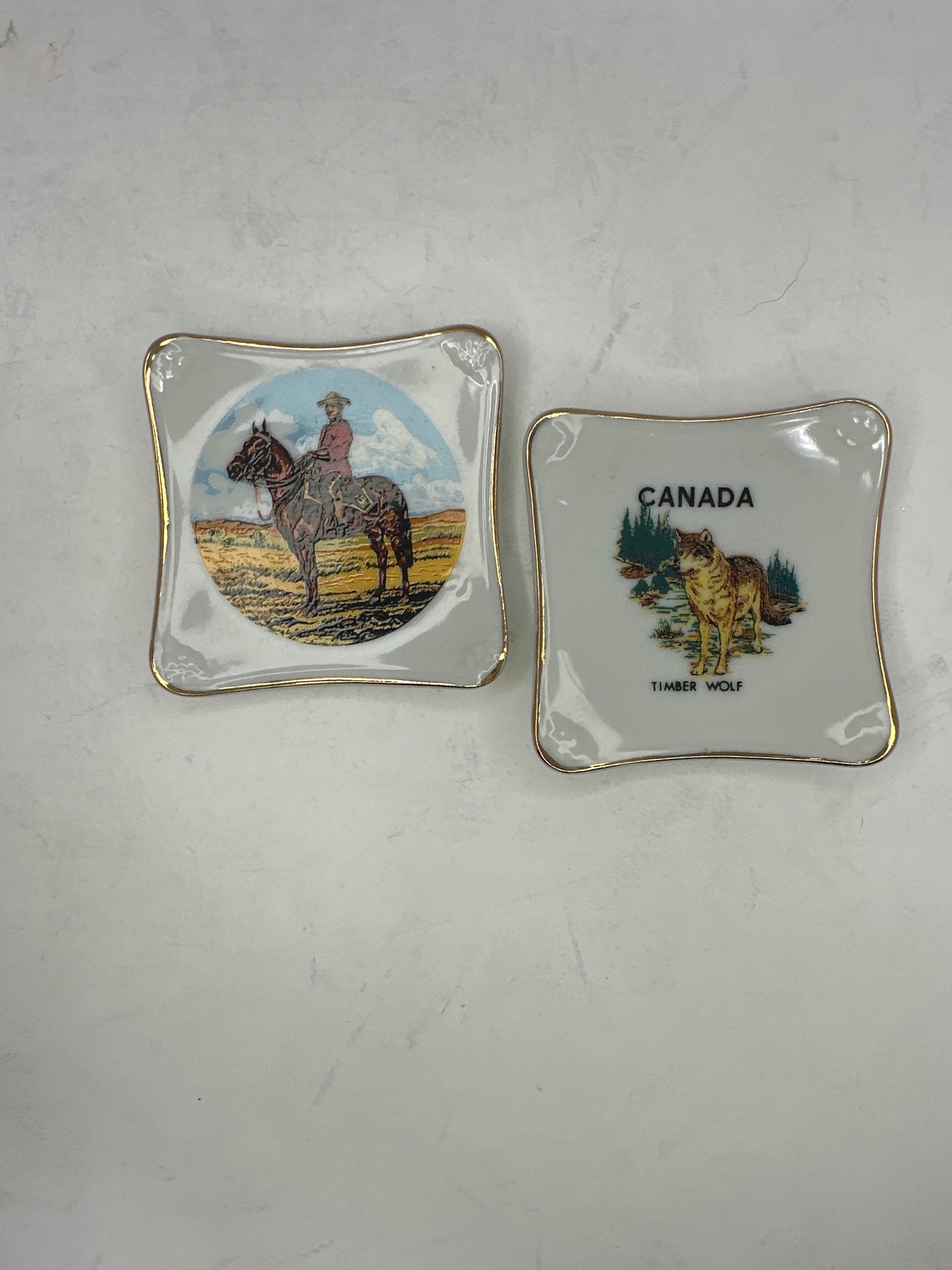 Vintage Collector Mini-plate Pair
